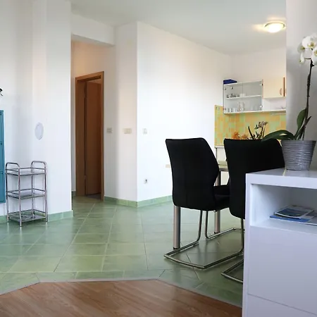 Cvita * Τρογκίρ